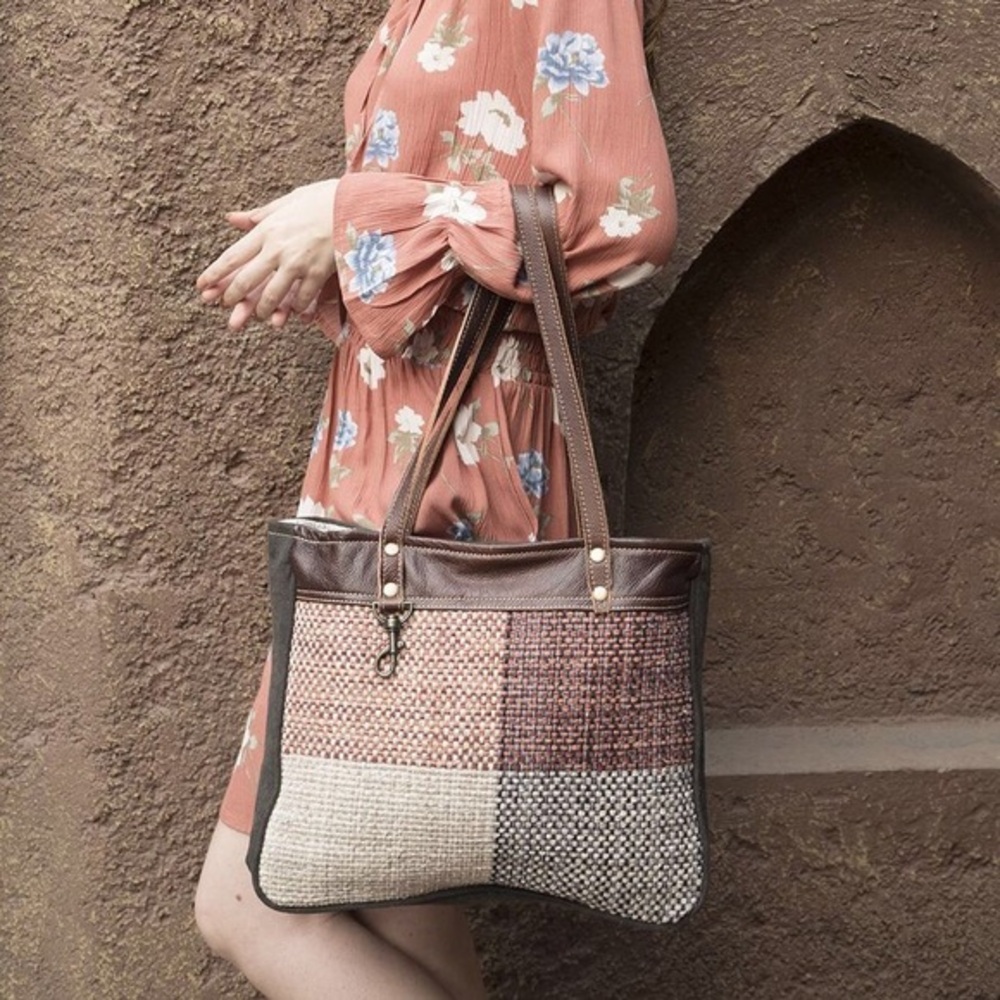 🆕 Symmetry Shoulder Bag